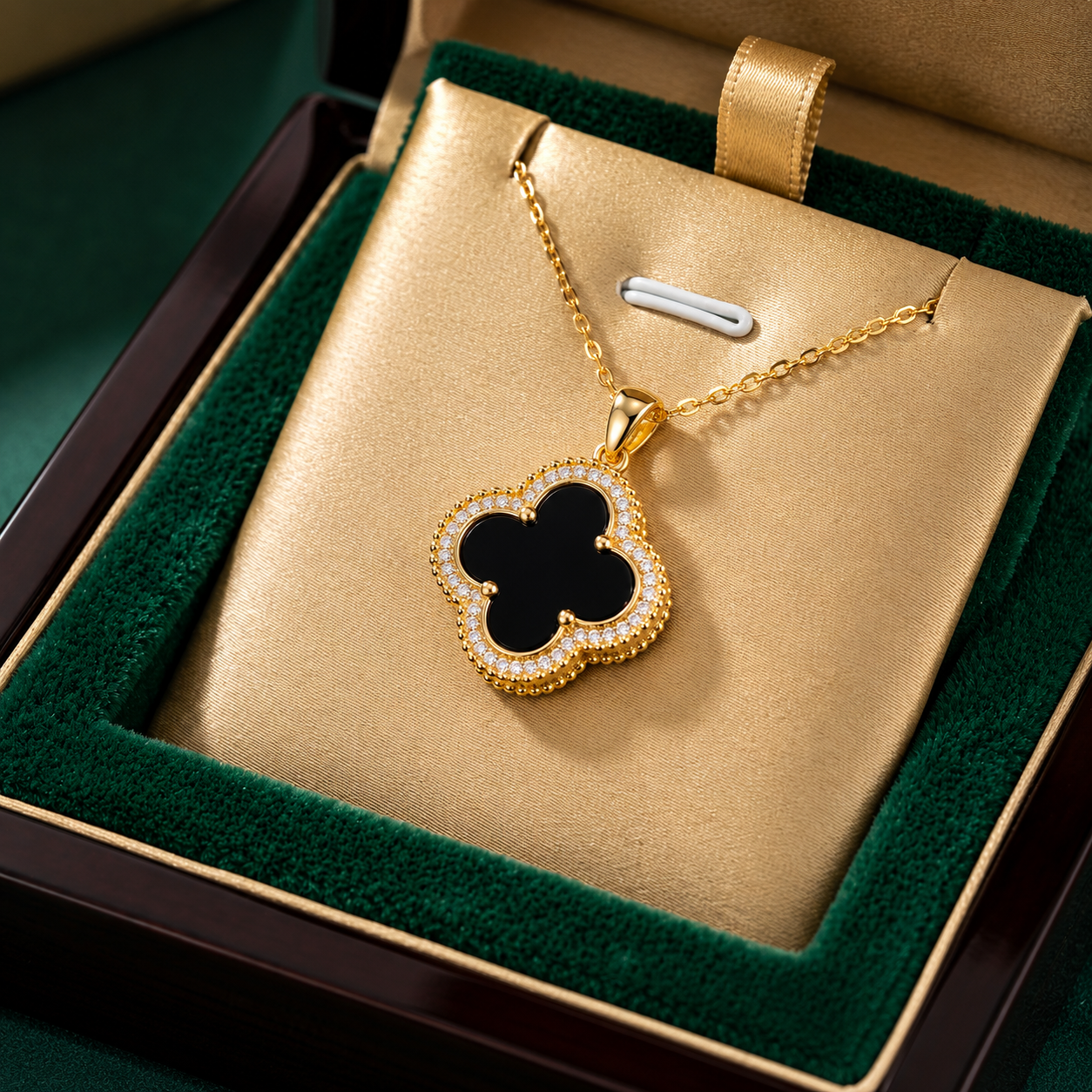 Black-Pendant-clover