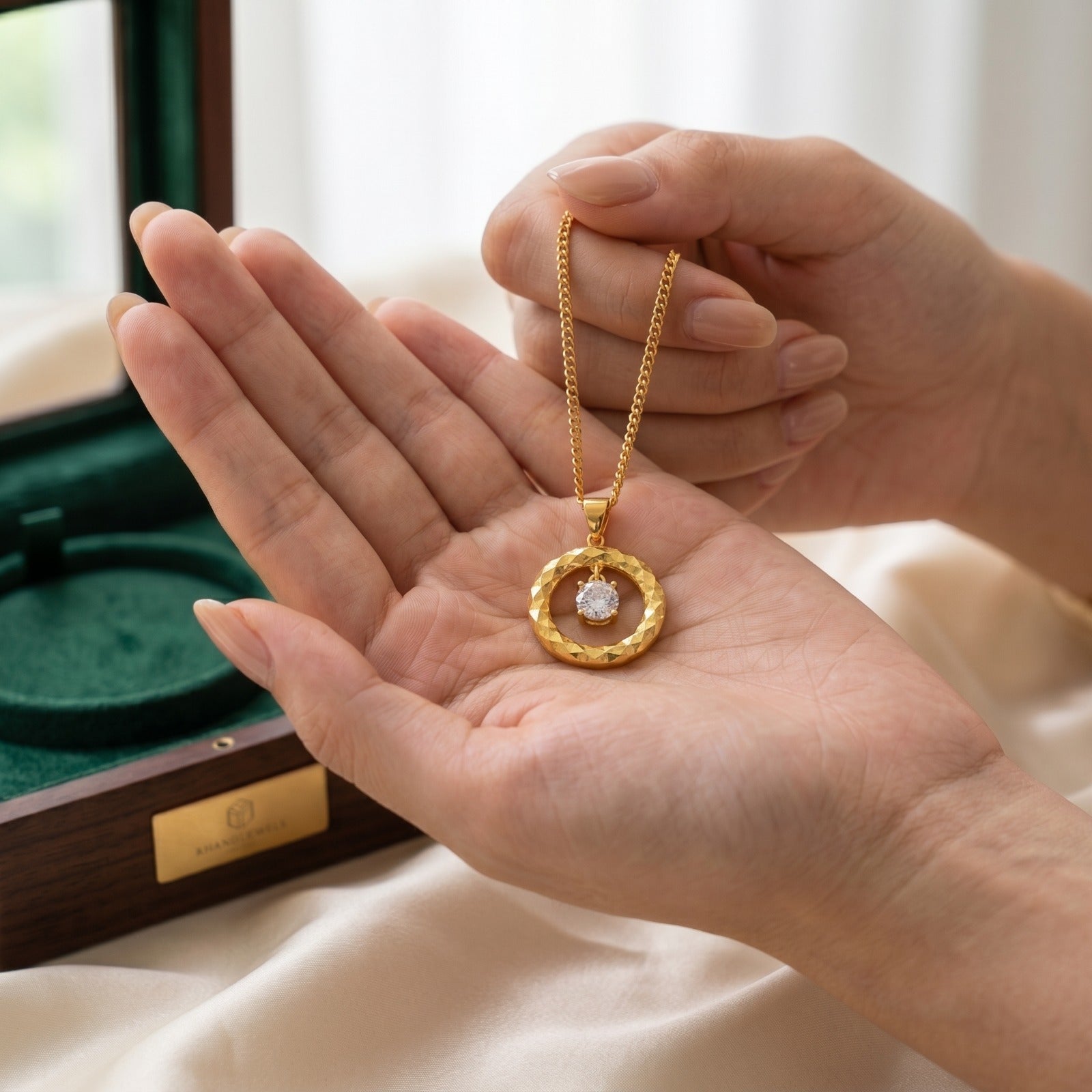 Circle-Necklace-Gold