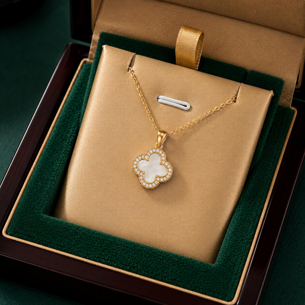 Silver-Pendant-clover