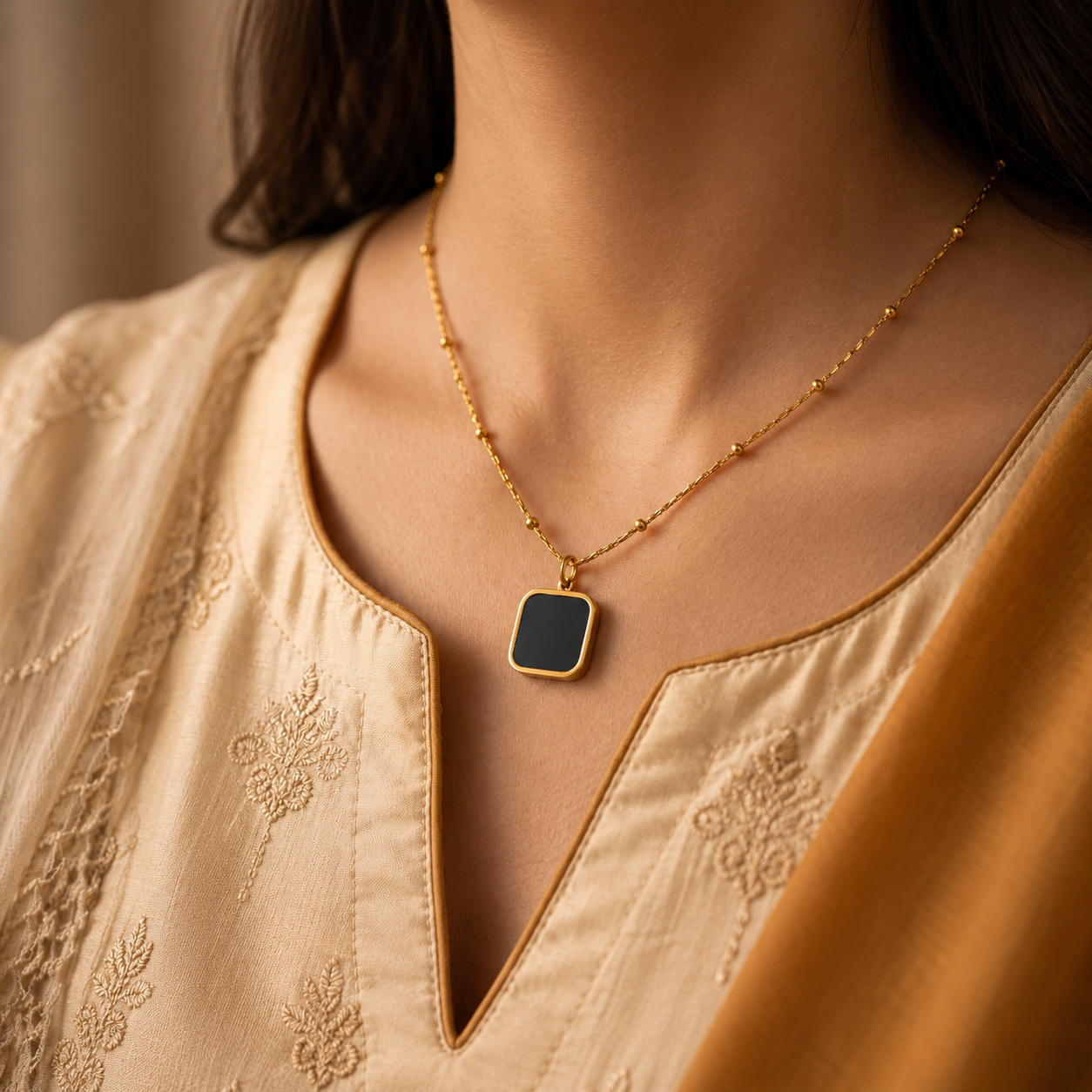 square-pendant-black